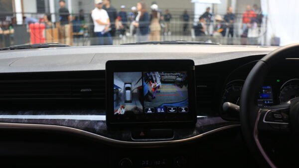Perangkat Infotainment Suzuki XL7 Berlayar Lebih Besar