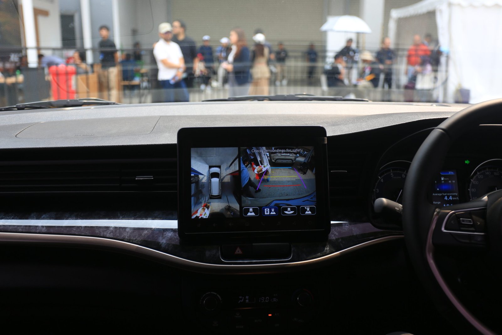 Perangkat Infotainment Suzuki XL7 Berlayar Lebih Besar