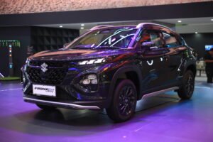 Suzuki Fronx SGX Hybrid Kuro resmi dipasarkan dalam pilihan warna Cool Black with Black Grille