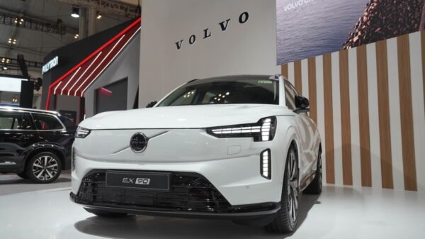 Volvo EX90 tampil menawan