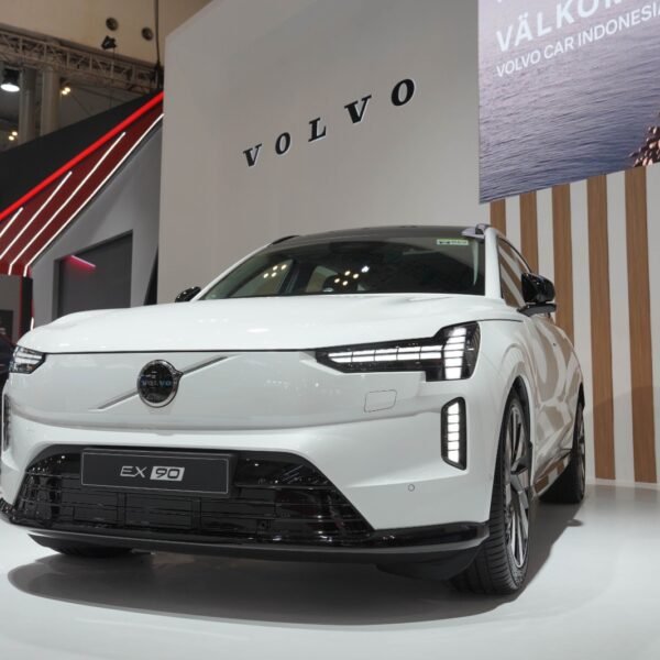 Volvo EX90 tampil menawan