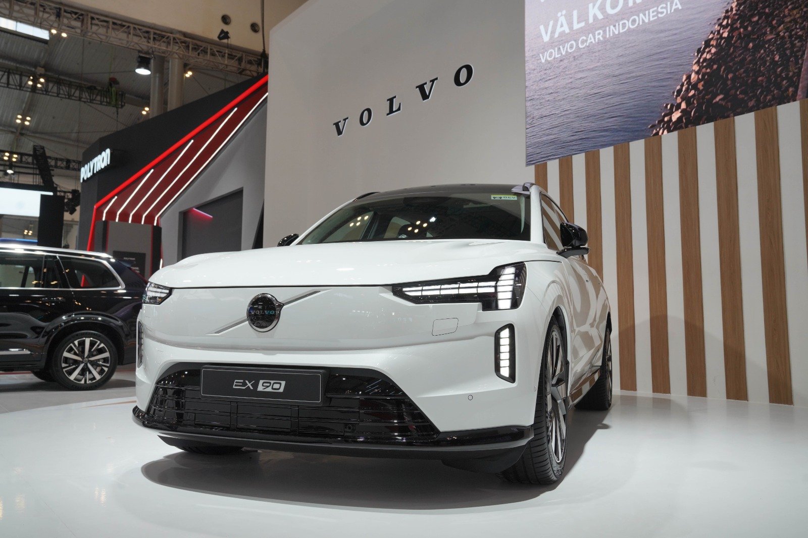 Volvo EX90 tampil menawan