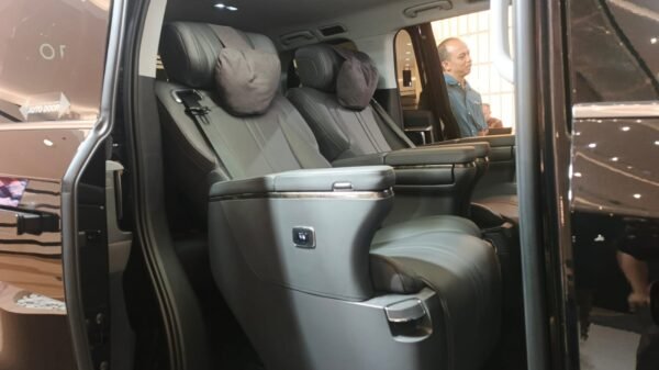 Maxus Mifa 7 Lombardi Upgrade Captain Seat Baris Kedua