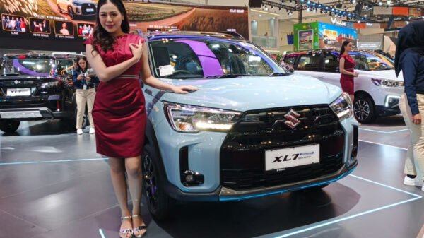 Auto Gaya Dengan Suzuki New XL7 Alpha Hybrid Warna Baru Ice Grayish Blue
