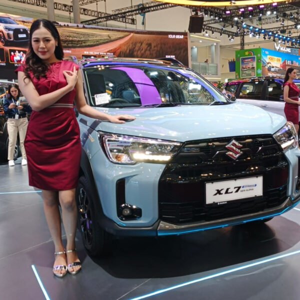Auto Gaya Dengan Suzuki New XL7 Alpha Hybrid Warna Baru Ice Grayish Blue