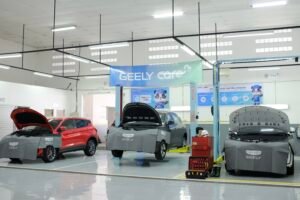 Area service bay dilengkapi peralatan servis berstandar global