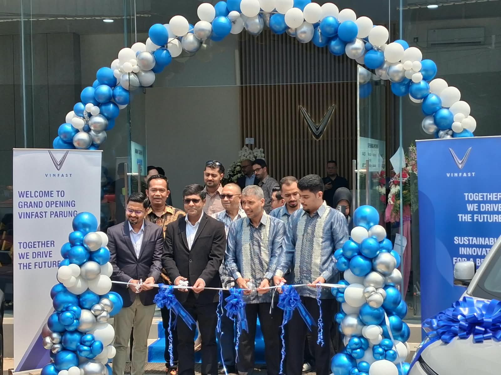 Grand Opening Showroom VinFast Parung
