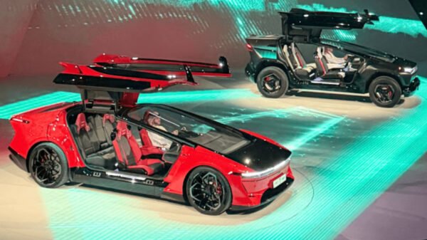 Ceer merek kendaraan EV hadirkan Exobot Sedan dan EV