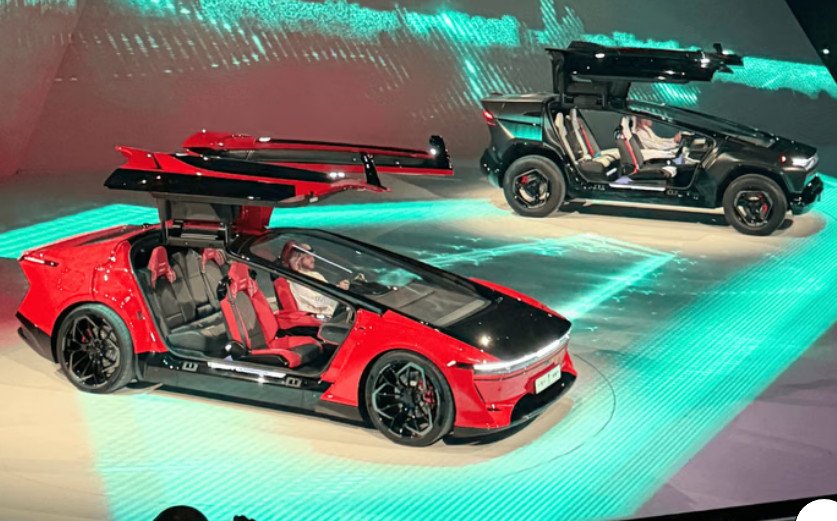 Ceer merek kendaraan EV hadirkan Exobot Sedan dan EV