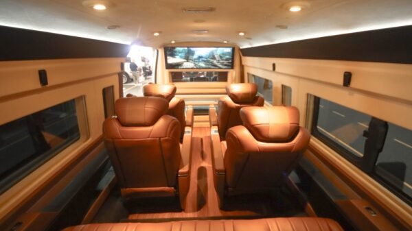 Kabin Toyota HiAce Premio by Lombardi terlihat mewah