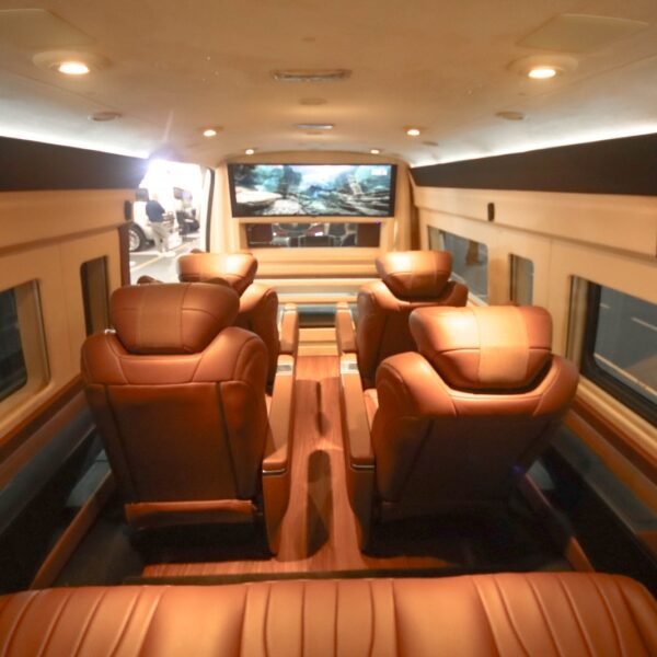 Kabin Toyota HiAce Premio by Lombardi terlihat mewah