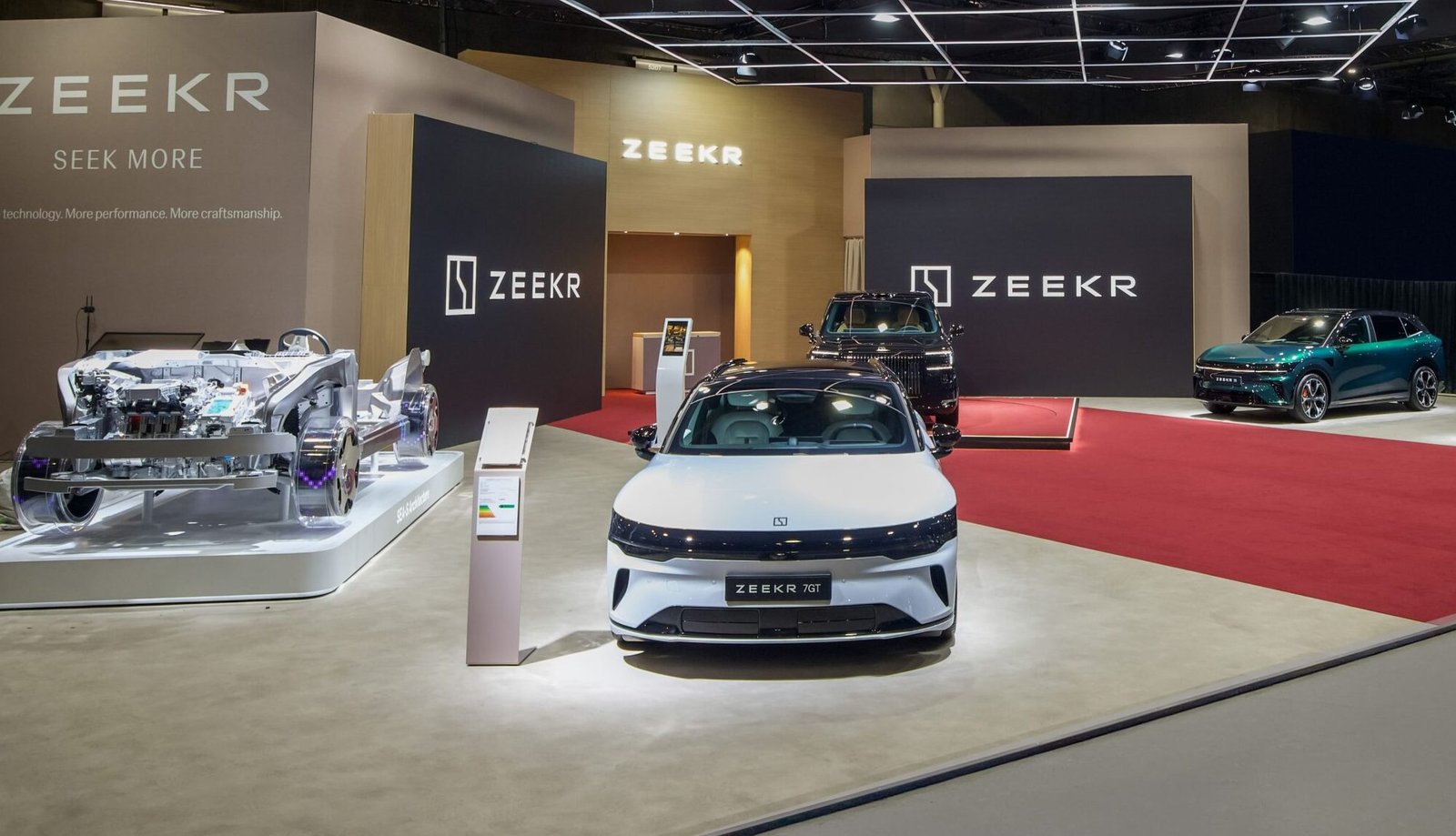 ZEEKR menampilkan jajaran kendaraannya dalam debut di Paris Motor Show 2026