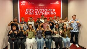 Mini Gathering Hino Customer Bus di Palu